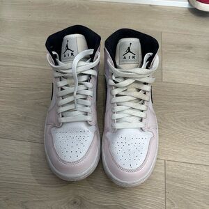 Jordan 1 mid barely rose (women’s)